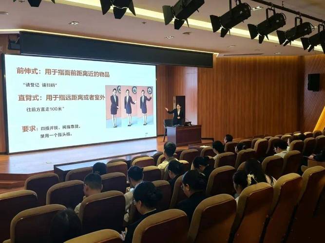 践行微笑工程 提升服务质效